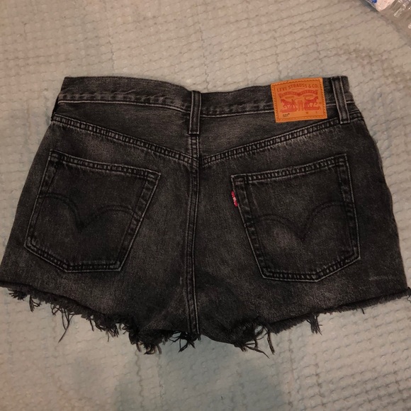 Levi’s 501 Shorts - Picture 2 of 3